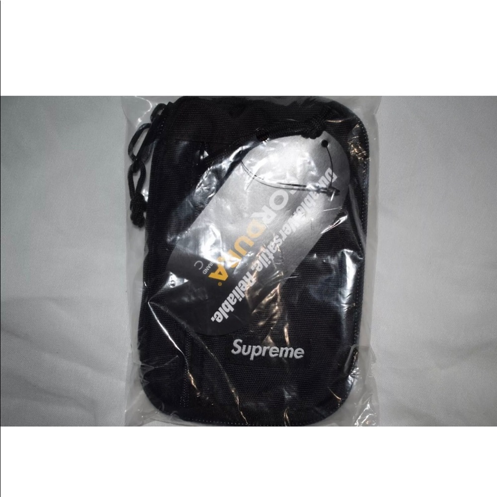 Authentic Supreme Small Zip Pouch Black